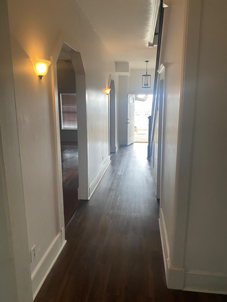 Hall - 5 bedroom 3.5 bathrooms House