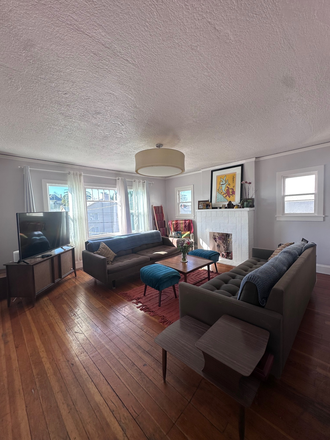 living room - Quiet Furnished Flat – Flexible Lease Options