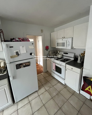 a - WELL PRICED 1 BEDROOM WITH PARKING SPOT Apartments
