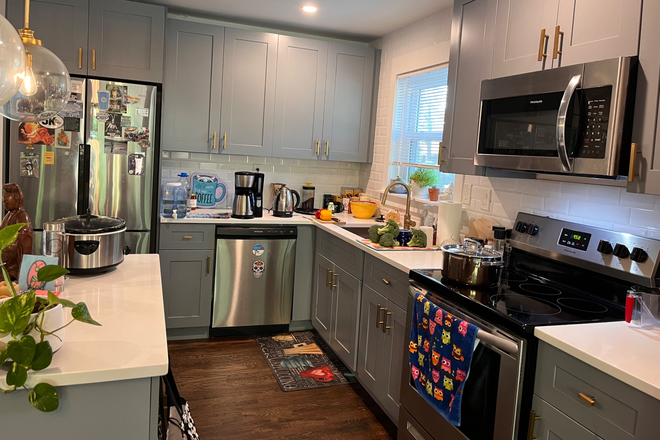 Kitchen - Cozy and convenient home in Decatur