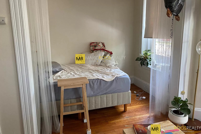 Bedroom-Livingroom - COMMONWEALTH AVE STUDIO. 02/01 PACKARD'S CORNER NO FEE Apartments