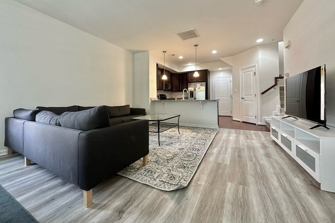 Living room - Spring sublet townhouse for rent near campus