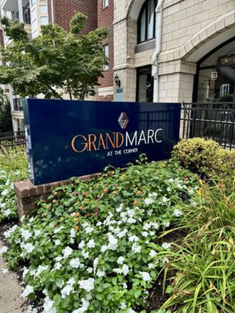 Outside view - Grandmarc! - Grandmarc
