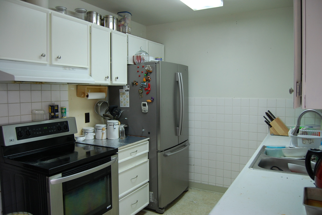 Kitchen - Bright 3-Bedroom Ranch Home with Fenced Yard