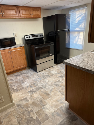 Kitchen - 1 bedroom, Bright, Central, Cozy apartment within walking distance to UVM / downtown -