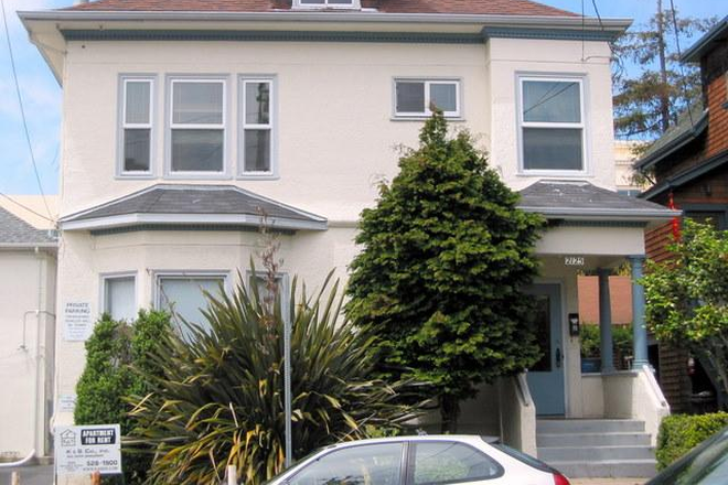 Building - Great Downtown Berkeley Location near BART and the UC Berkeley Campus!
