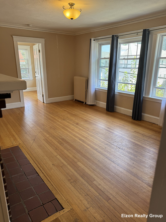 spacious living room - BANANA HOUSE!! 6 bed/ 1.5 bath in one of Boston Colleges best locations! Available 2027