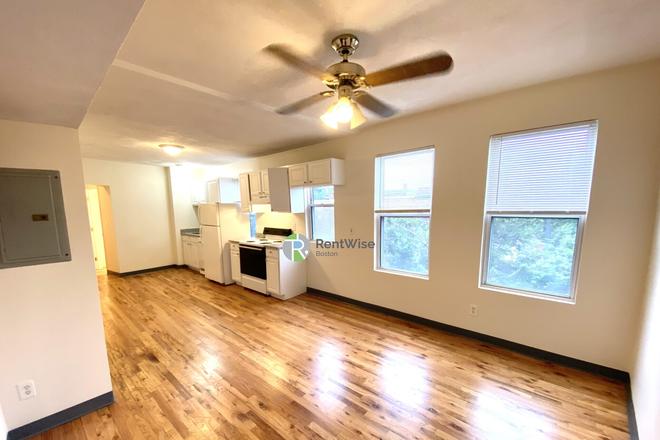 1 - SEPT 2025 | Spacious Huntington Ave 3 bed | Onsite Laundry | Exposed Brick Apartments