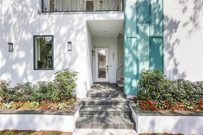 Front entry - SPACIOUS MODERN CONDO -- 2 blocks to Tulane campus!