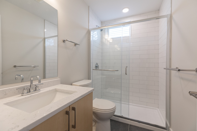 - - 3 bed / 2 bath apartment with an easy commute to UMass, ideal for off-campus living.