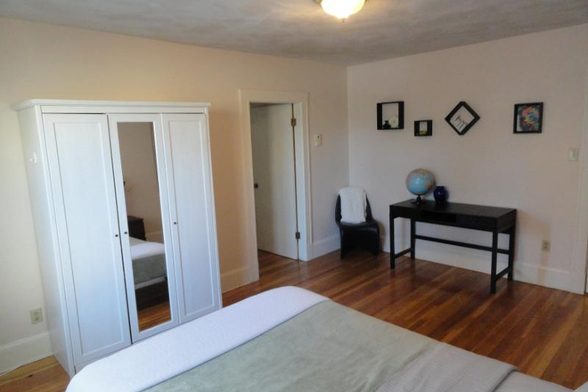 1 - SEPT 2026 - Somerville Studio, No Broker Fee! Apartments