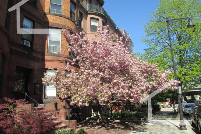 outside - Nicely renovated 1 bed in the heart of Kenmore Square! Apartments