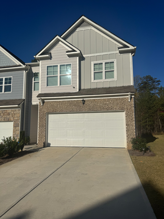 Front - Beautiful Home in Mountain Park—Only 5 Minutes from UNG!