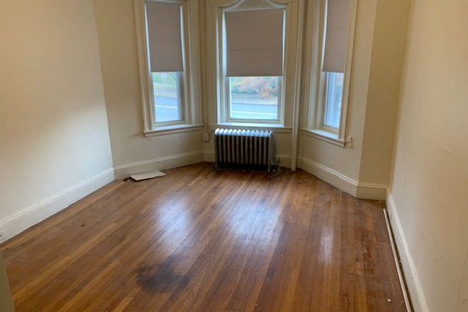 Living Space - Boylston St 2 Bed No Living Room Apartments