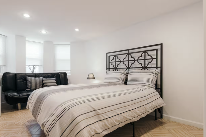 Bedroom - Beautiful/Large 1 bedroom in shared furnished 2 bedroom/1 bathroom apt., 20 min to Union Square