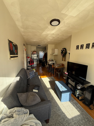 . - NO BROKER FEE - 2 Bed / 1 Bath - Avail 9/1/26!!!