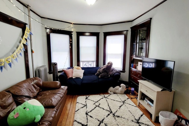 - - TUFTS HOUSING AVAILABLE 6/1/2027 SIX BEDROOM Apartments