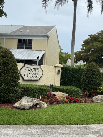Entrance signage - LAKEFRONT Townhouse for Rent