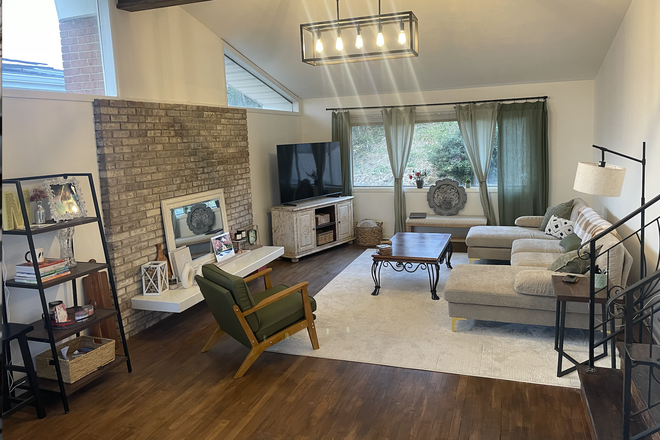 Living Room - Convenient MD/DC House