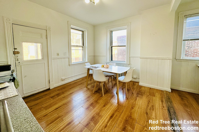 ... - STUNNING 5 BEDS/1.5 BATH UNIT WITH HEAT&HOT WATER INCLUDED Condo