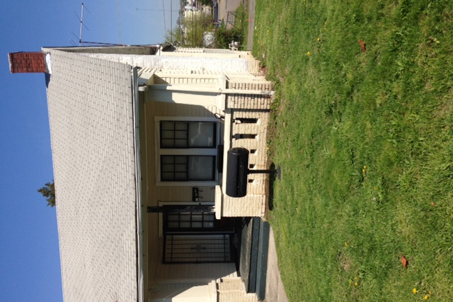 2103 Highland ave Knoxville  TN 37916 - Student Housing Available – 3/4 Bedroom House – 2103 Highland Ave,