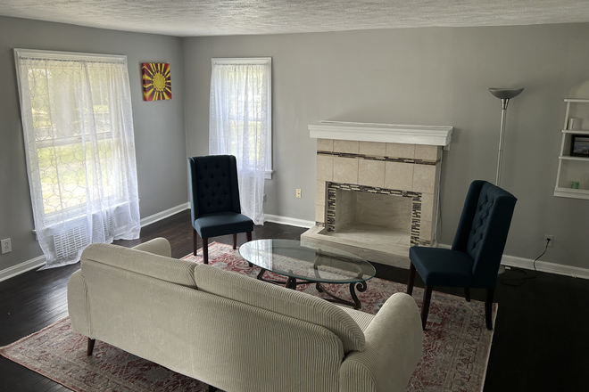 Living Room - Student Residential Single Family Home in Shaker Heights (Rooms Available)