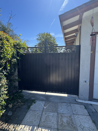 Main Entrance - Studio Apartment close to UCR