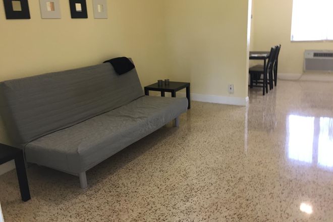 Living - Apartment in Beautiful Vizcaya/Roads Neighborhood- Next to Metro-rail