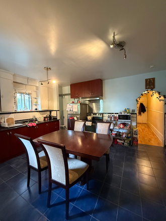 Sunny Eat-In Kitchen - South Annex U of T, Incl Utils, Beautiful Renos, Sunny Apt, Sunroom, Laundry