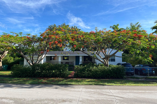 Front of house as seen from the street - 3 bed 2 bath house (one block from campus)