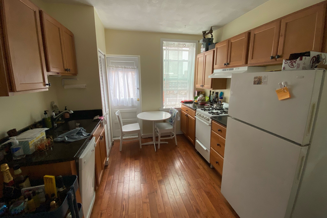 . - Amazing 1 Bed Split / 1 Bath in the North End available 9/1/26!!