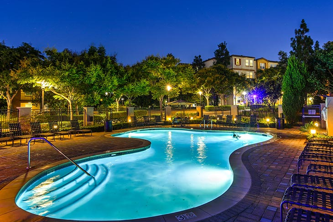 Pool - VDCN 3 Bed - 2 Bath Apartment, Shared Bedroom (Female Only)