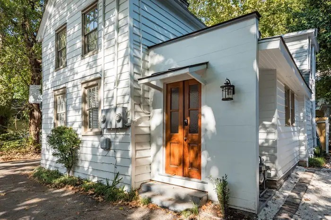 Closer view of the front door - Quiet 3BR/2BA Retreat Ideal for Medical Professionals House