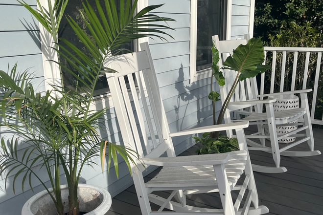front porch - BEAUTIFUL HOME - by Folly Beach &JI connector. Bed, full bath, & office. Cleaning/utilities/wifi