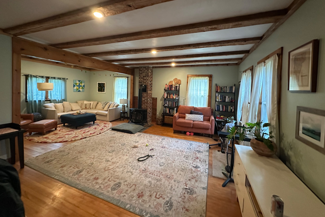 Living Room - 2 Acre House on the White River