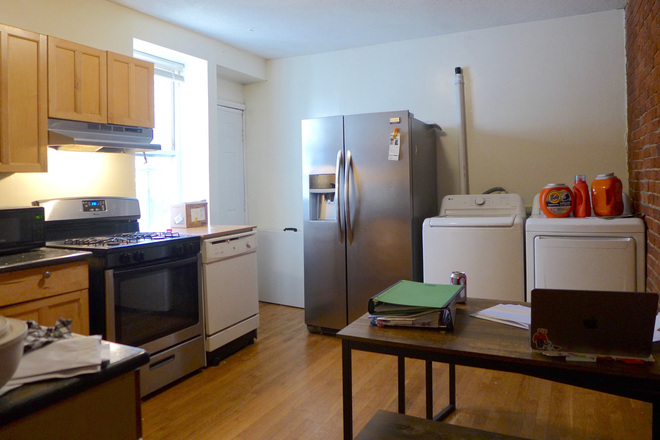 bostonrealtyonline.com - Beautiful South End Four Bed With Skylight And In-unit Laundry Townhome