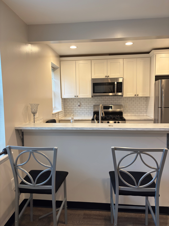 Kitchen - 6130 MACBETH FREE student application Duplex