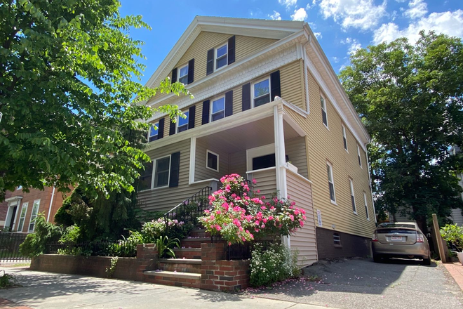 Street view of property - Furnished studio in heart of Cambridge tech/universities area.
