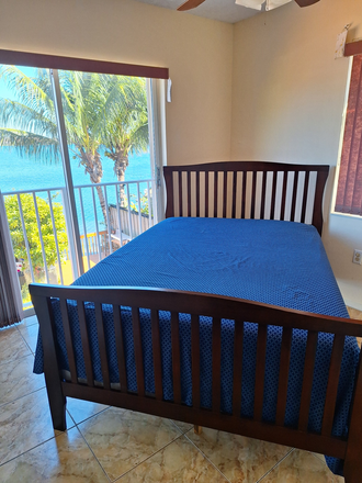 Bed - Master Room w/ Private Bathroom for Rent International Students Welcome All Utilities Included House