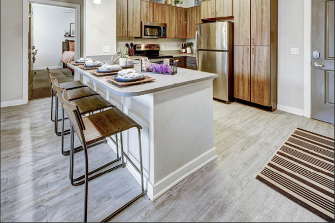 Kitchen - U Club Spring Term Sublease, pleasant view, nice amenities Apartments