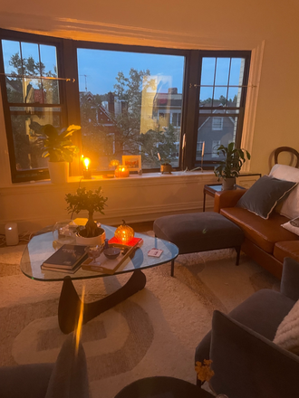 Living room - Spacious, furnished 2-bedroom apartment in Shadyside