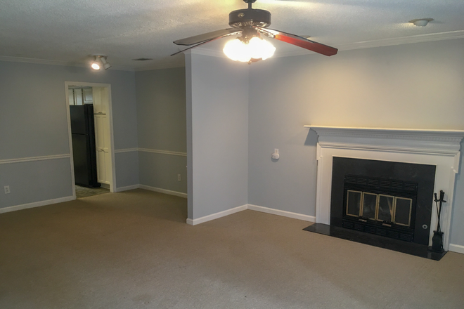 living room/dining room - Spacious townhouse near Emory!