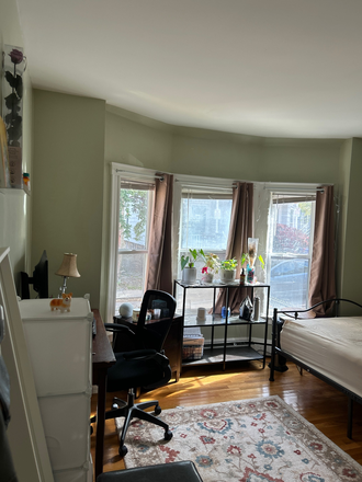 Bedroom - Room for Sublease! Spacious room with private bathroom available in a well-priced 3BR/3BR Triplex