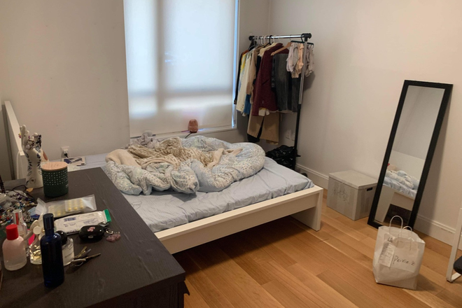 Bedroom, roughly 130 sqft - Luxury 2B2B (1 room and living room partition), Furnished, Close to campus, No Broker Fees