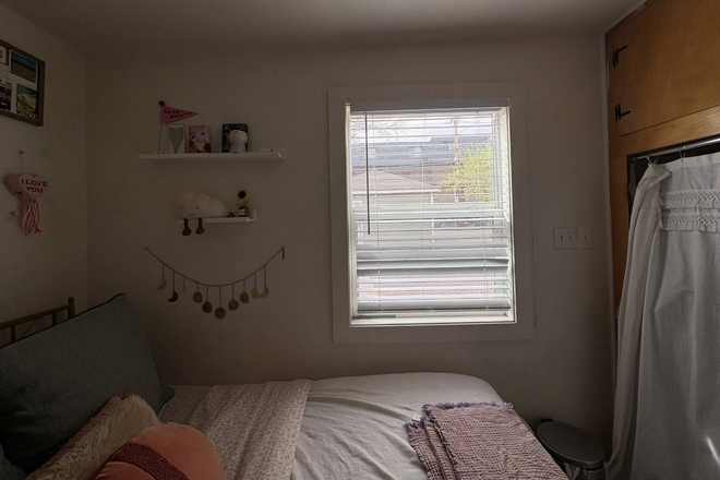 Bedroom - House Close To Campus and Pearl Street