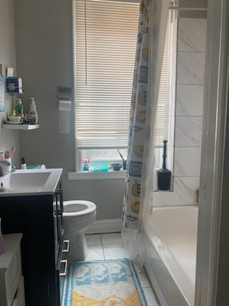 Bathroom - Room available in West Philly apartment, great commute