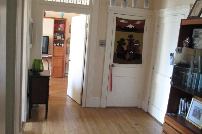 Hallway - May 25- July 1st 2025 Beautiful Furnished 1-Bedroom, Corner Harvard ave /Commonwealth
