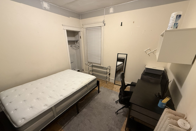 Bedroom - Room directly across from Tufts Campus, available for Spring / Summer '26 Sublet (March - August) House