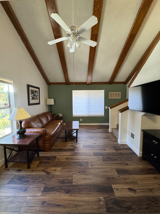 Shared living room - Loft suite for 2 at University Meadows