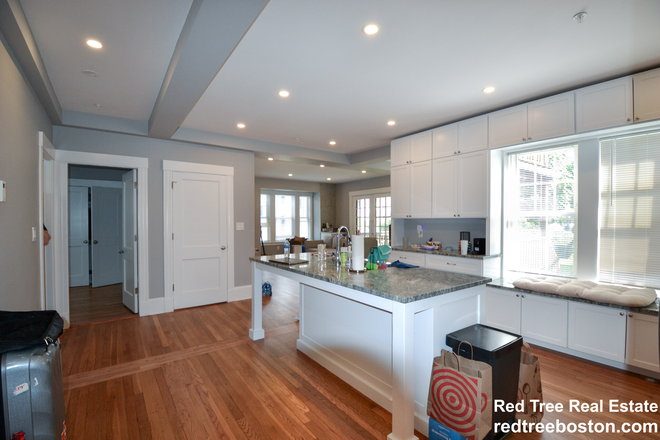 ... - MODERN AND BRIGHT 4 BED IN-UNIT LAUNDRY Townhome